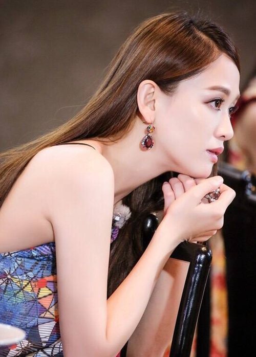【体娱 图】陈乔恩：羡慕赵雅芝的优雅