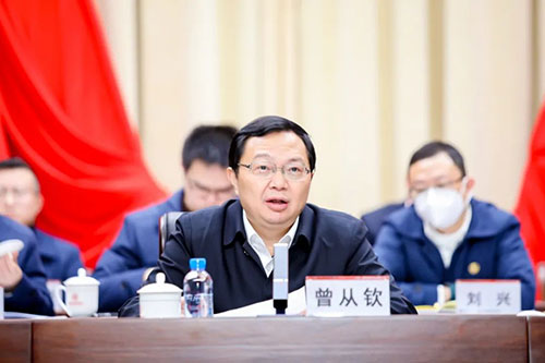 奋进新征程，建功新时代——五粮液集团董事长曾从钦出席安吉集团2022年度工作总结表彰大会并讲话_fororder_五粮液集团（股份）公司党委书记、董事长曾从钦讲话现场-供图五粮液集团