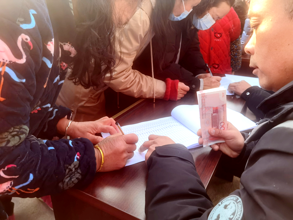 （转载）德阳罗江：集体经济“结硕果” 村民喜领“分红款”