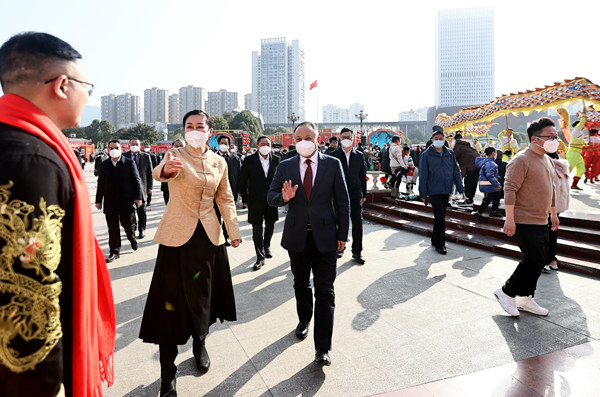 （转载）广元市2023年沉浸式迎春主题广场文化活动举行