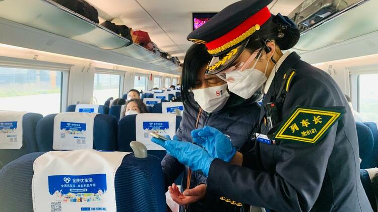 新春走基层丨守护团圆路，他们“不回家”——春运坚守者的新春故事_fororder_1