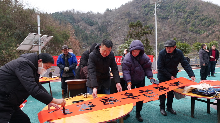 汉阴城乡年味浓  欢天喜地迎新春_fororder_7dca5188bf0618ff656f7cbd94473a7