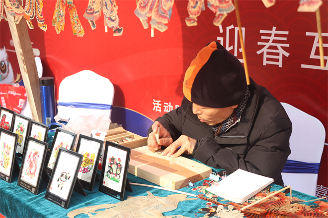 【新春走基层】西安新春年味浓 街头体验非遗之美_fororder_图片7