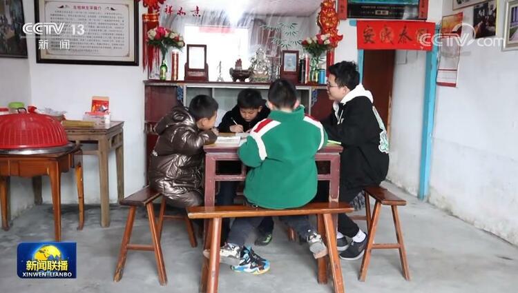 【总书记的惦念】糍粑越打越黏 日子越过越甜
