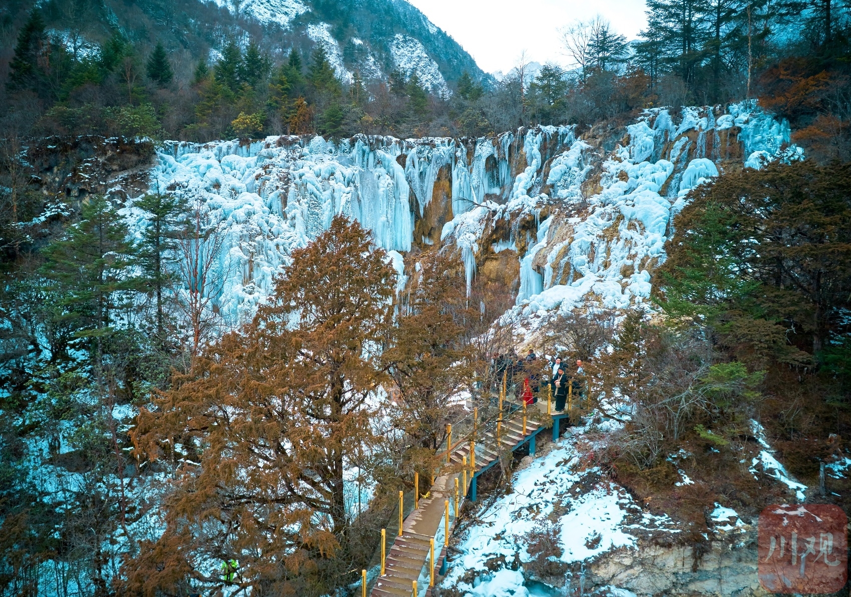 （转载）四川平武：玉树琼花漫山开 雪山冰瀑入画来