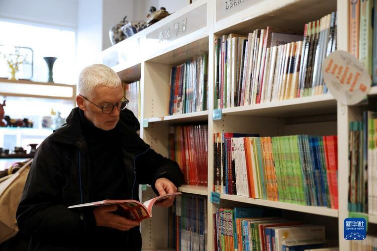 通讯：“努力学中文，想重回中国去”——在英国伦敦中国图书春节联展“阅读中国”