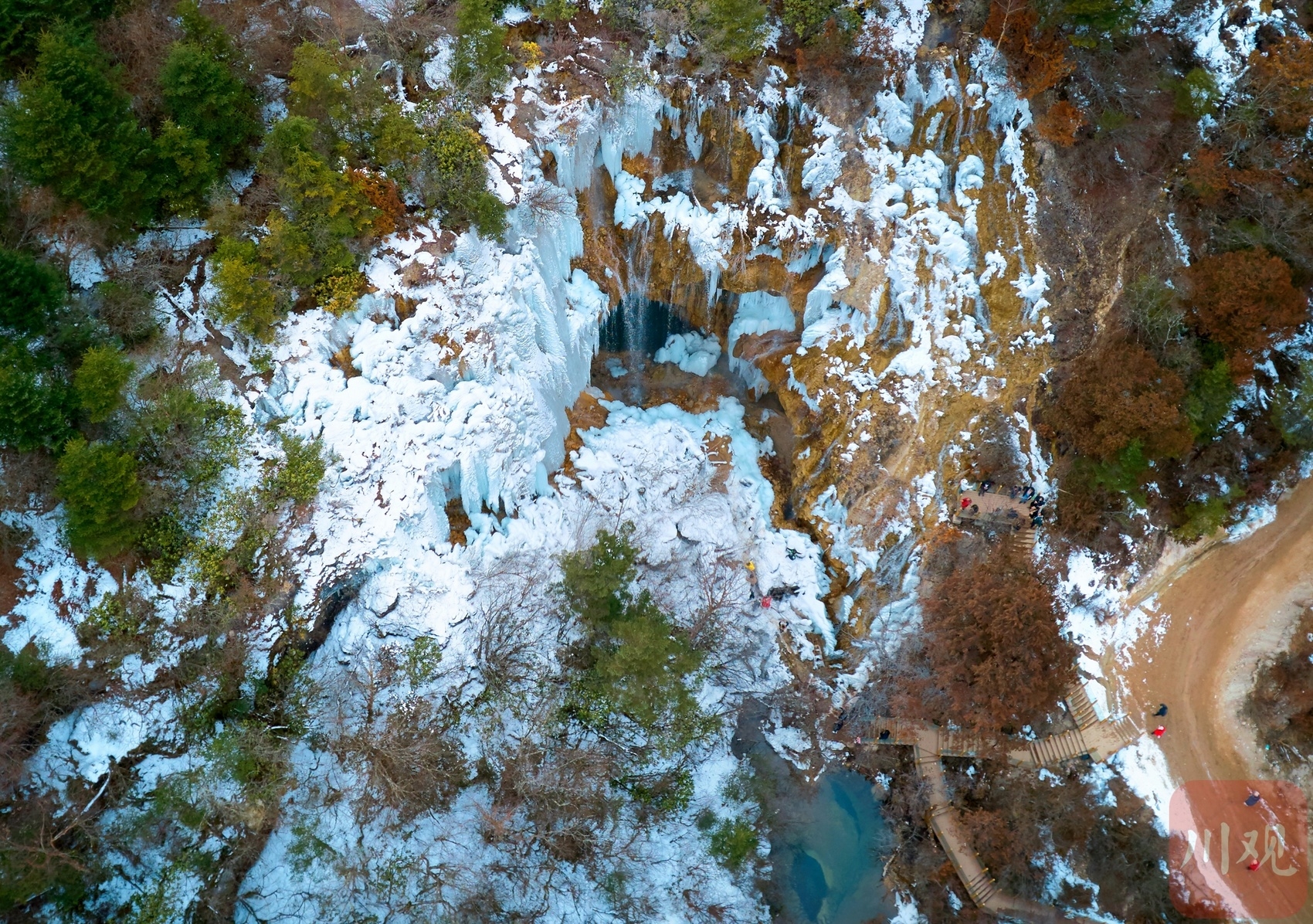 （转载）四川平武：玉树琼花漫山开 雪山冰瀑入画来