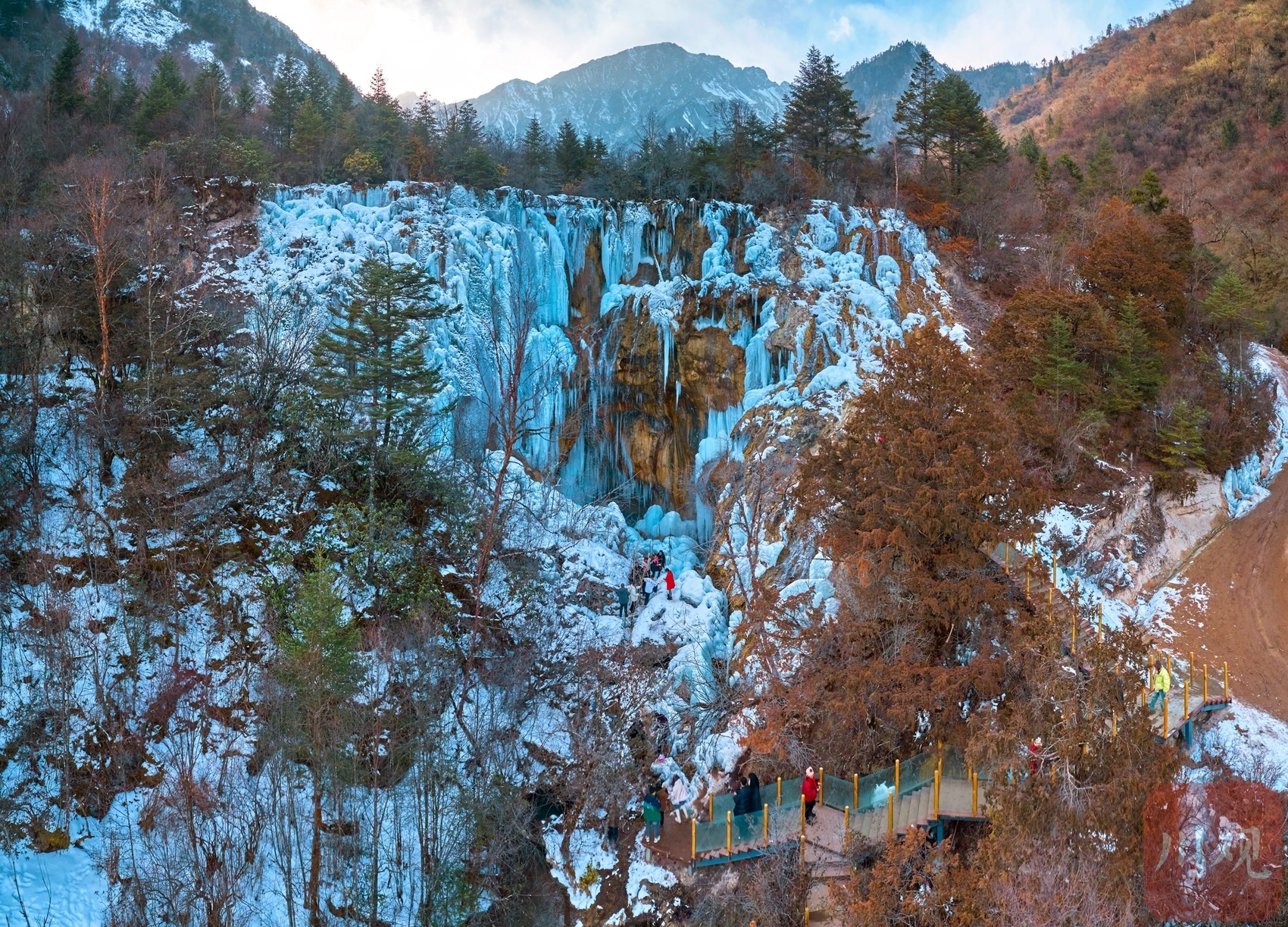 （转载）四川平武：玉树琼花漫山开 雪山冰瀑入画来