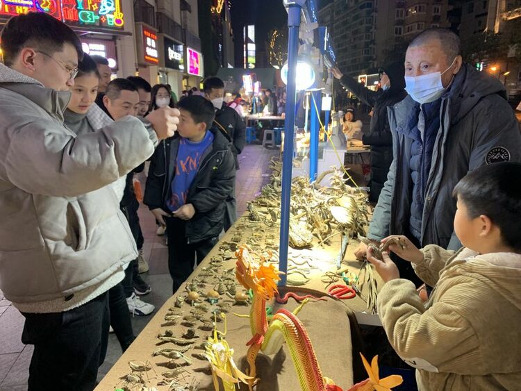 夜市摊位点亮我的生活——杭州武林夜市摊主走访记
