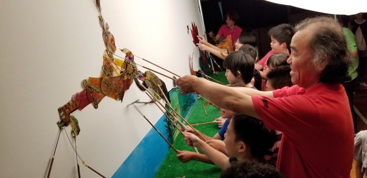 （新春走基层•海外追梦人）皮影表演艺术家柴广义：中国皮影 感动日本观众_fororder___172.100.100.3_temp_9500033_1_9500033_1_1_4d2954f6-7aba-4798-b14e-7040436976f8