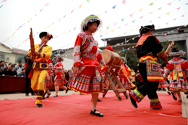 四川纳溪：苗族同胞“踩花山”贺新年_fororder_活动现场-供图-纳溪区融媒体中心