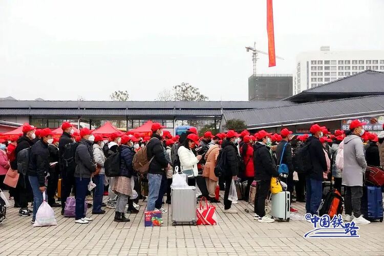 全程免费！他们乘专列去广东打工