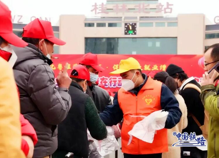 全程免费！他们乘专列去广东打工