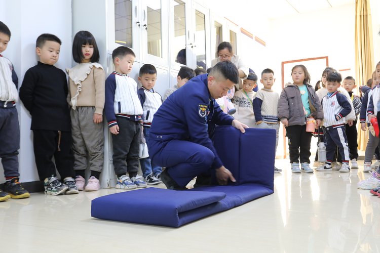 赣州市宁都县消防救援大队科普馆迎来小小“萌娃”参观学习_fororder_图片3