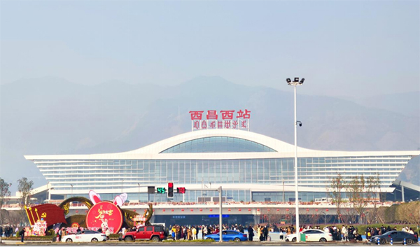 新春走基层｜人气旺！ “复兴号”为西昌文旅复苏注入强劲活力_fororder_未标题-5
