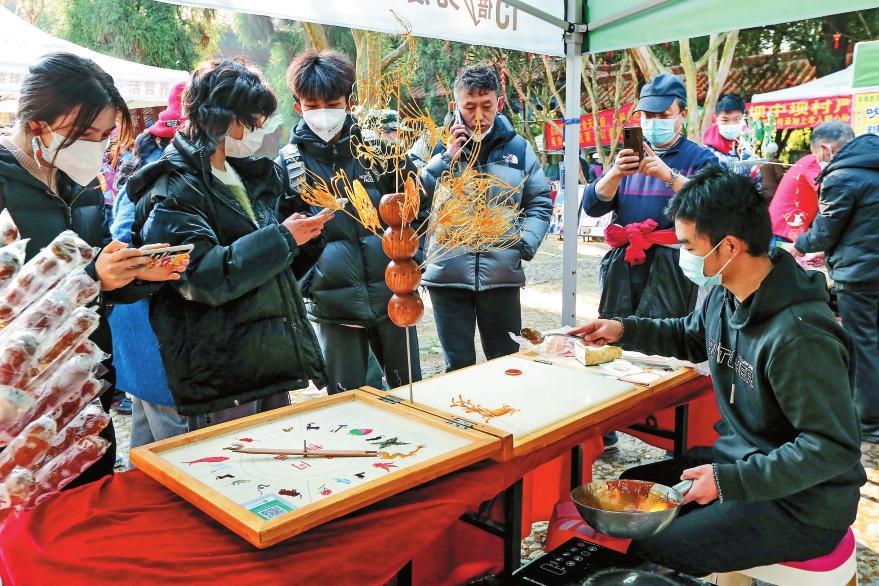 昆明市民喜迎暂停三年的金殿庙会_fororder_368
