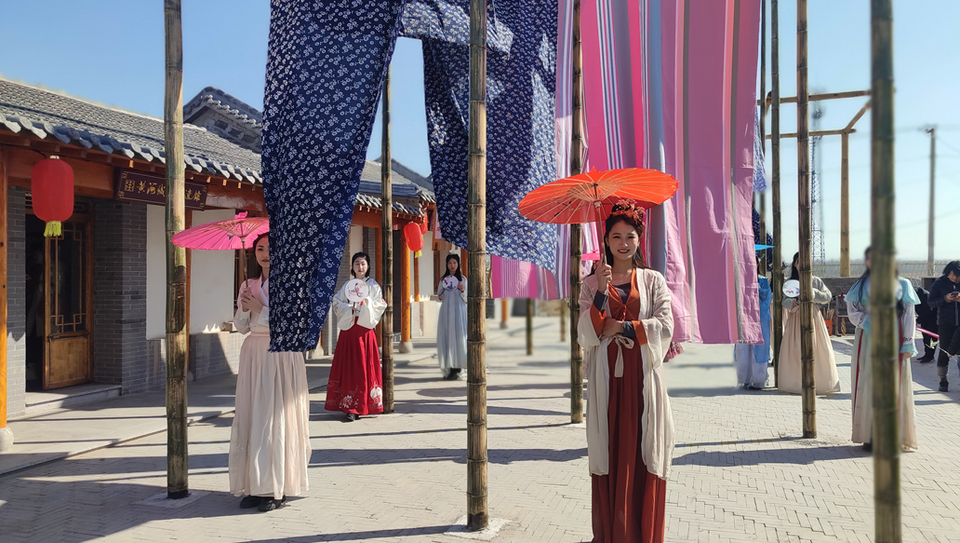山东东营：剪纸面塑秧歌舞！这场“黄河非遗大集”有逛头