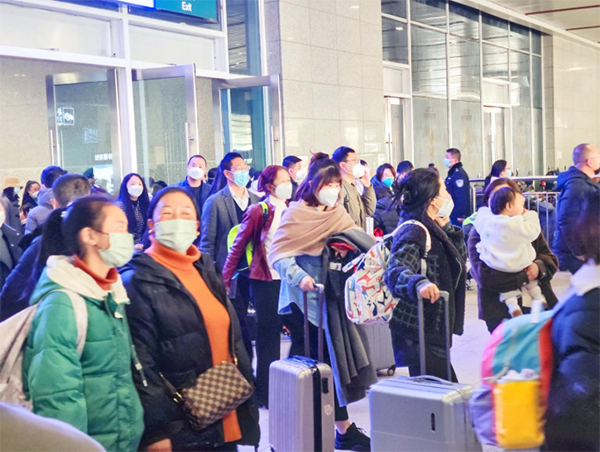 新春走基层｜人气旺！ “复兴号”为西昌文旅复苏注入强劲活力_fororder_未标题-6