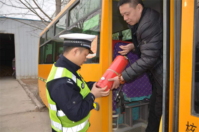 开学季！宝鸡眉县交警积极开展校车安全检查_fororder_图片23