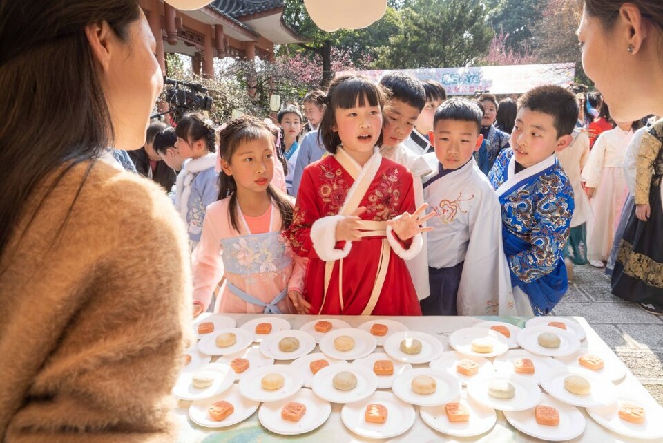【转载】重庆：这场“樱花班会”充满“文艺范儿”