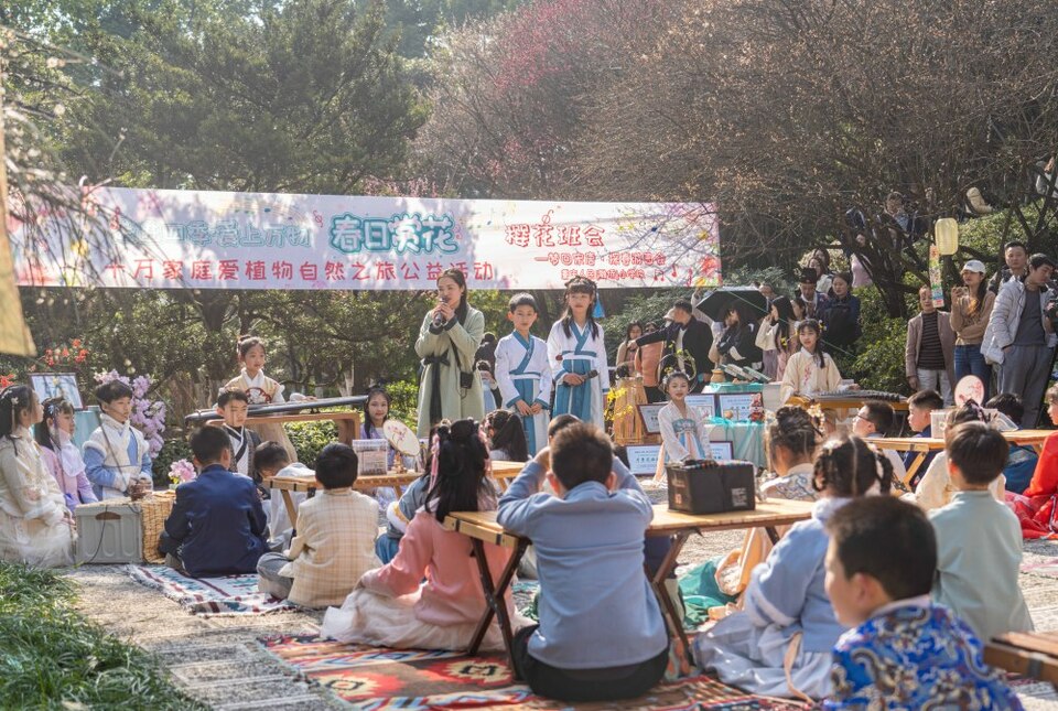 【转载】重庆：这场“樱花班会”充满“文艺范儿”