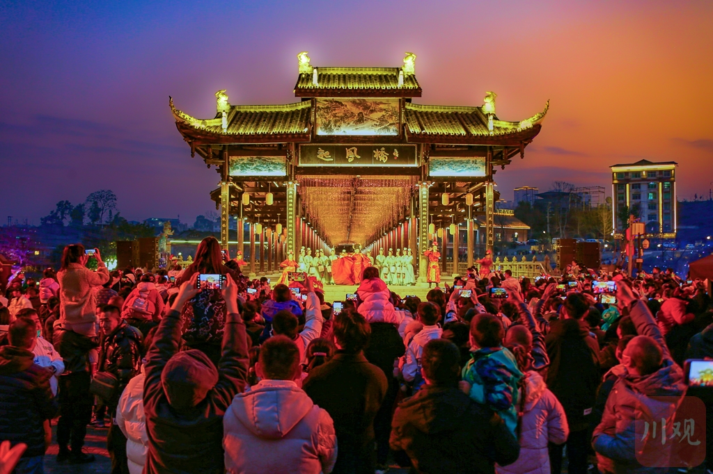 （转载）春节“不夜城” 绚烂灯光点亮恩阳夜空
