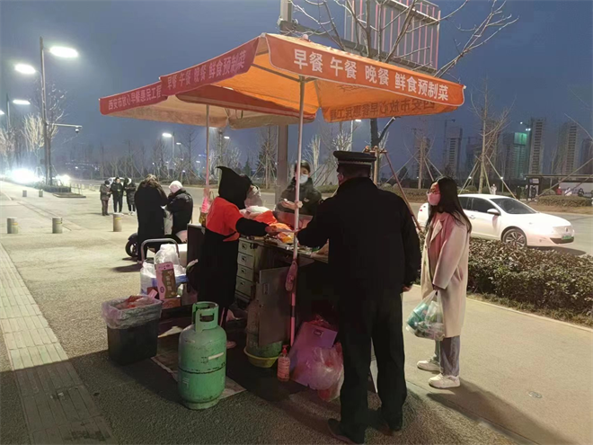 又到开学季 西安高新城管“护学模式”已开启_fororder_图片8