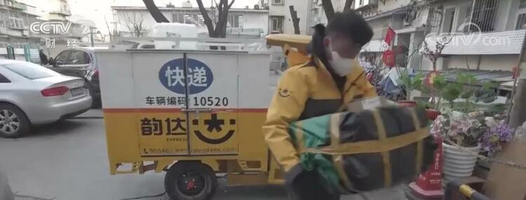节后快递需求量激增 快递员跑出开工“加速度”