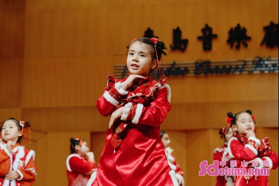 青岛乐弦室内乐团专场音乐会精彩开演 中外名曲奏响音乐文化强音