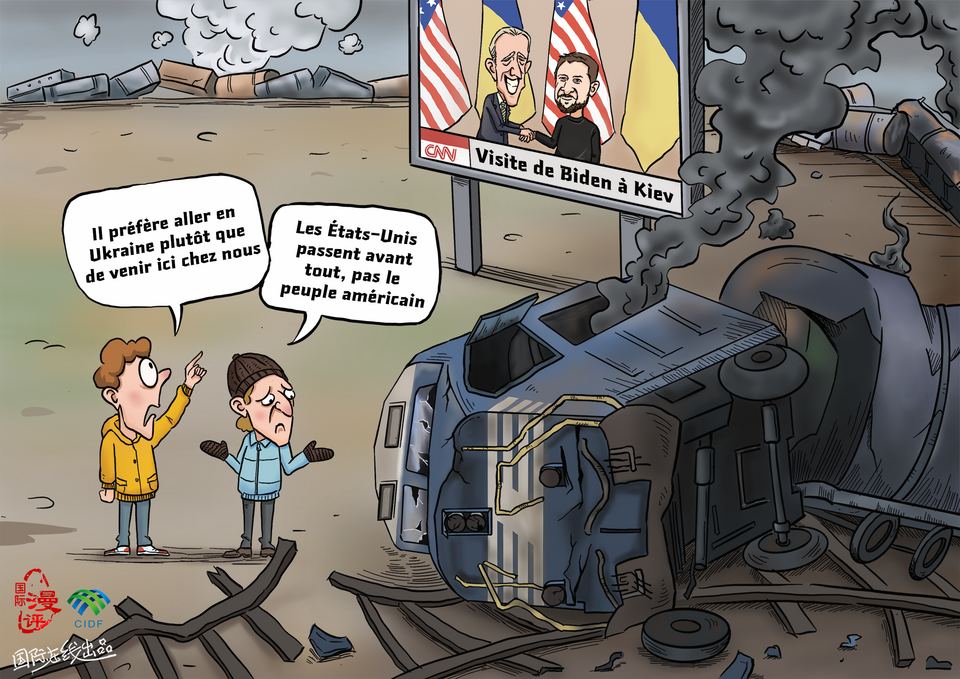 【Actualité en caricatures】Pour Joe Biden, qui est le plus intime, l'Ohio ou l'Ukraine ?_fororder_法【国际漫评】俄亥俄和乌克兰 哪个更亲？ 