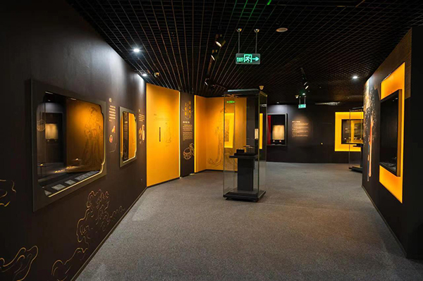 “金色大明”明代金饰文物特展在泸州开展_fororder_展馆场景1（摄影：马俊杰）