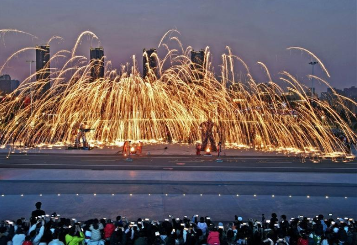 铁水打出火树银花_fororder_微信图片_20230207085103