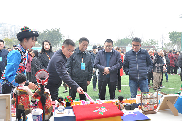 遂宁对口帮扶理县十周年成就展举行_fororder_展览现场--摄影柯云清