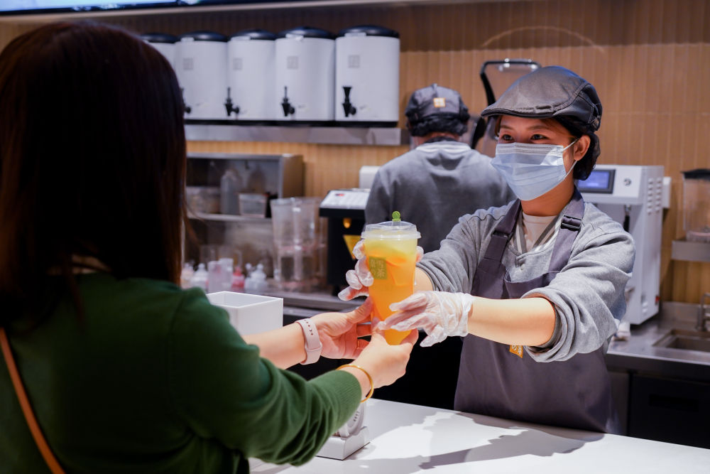 新华视点｜新式茶饮快速崛起：单日卖出30万杯，市场规模超千亿