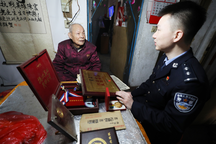 江西边检总站：阳春三月风正暖 学习雷锋正当时_fororder_图片1