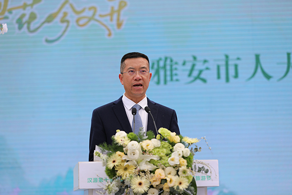 不负春光 汉源邀广大市民赏万亩花海_fororder_郑朝彬致辞-供图-汉源县委宣传部