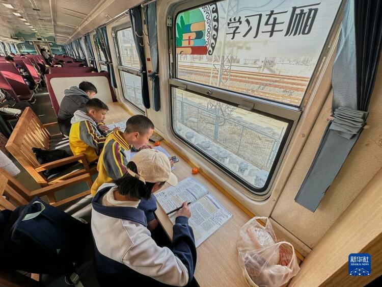（转载）途经大凉山的“慢火车”焕新升级
