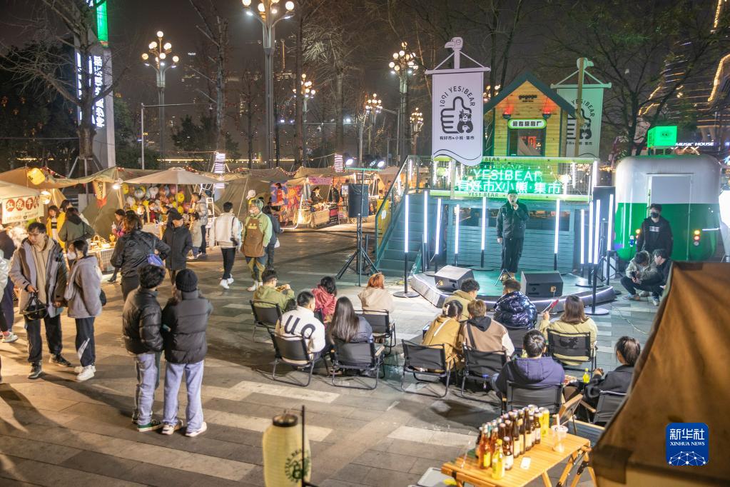 重庆：打造多元消费场景 点亮沿江“夜经济”_fororder_1129357248_16761035254951n