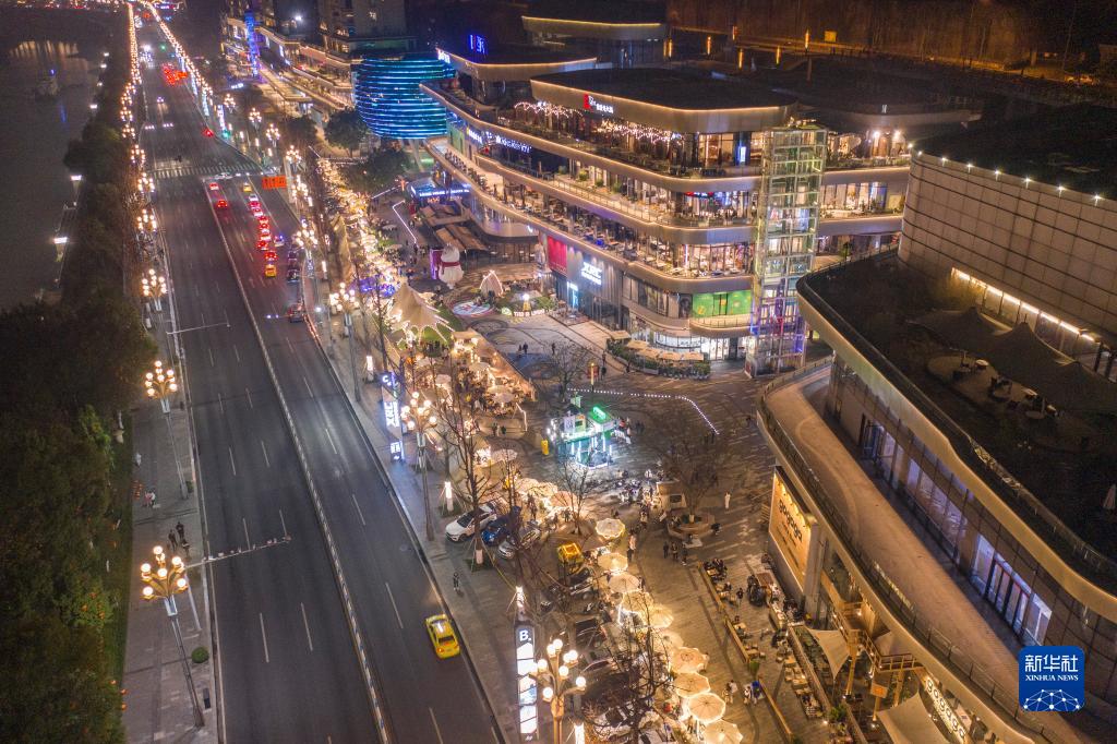 重庆：打造多元消费场景 点亮沿江“夜经济”_fororder_1129357248_16761035256951n