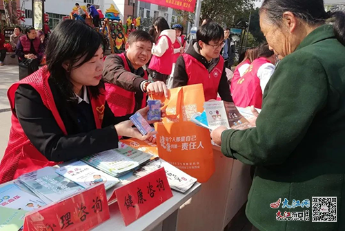 学习雷锋志愿行 群众健康系我心 ——赣县区卫健委联合城东社区开展“学雷锋活动月”志愿服务系列活动