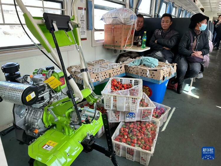（转载）途经大凉山的“慢火车”焕新升级