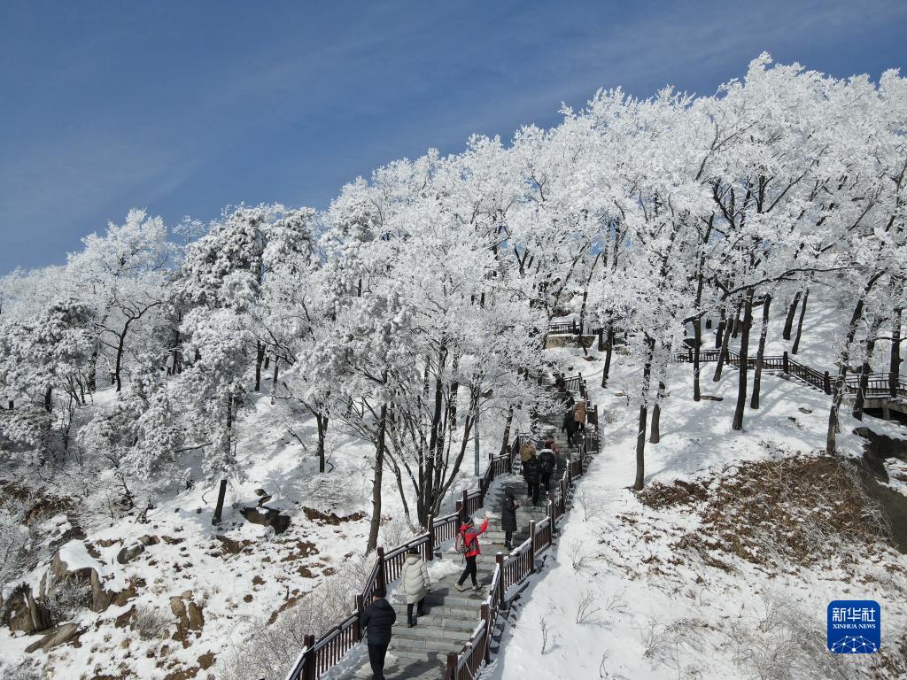 山东临沂：蒙山雪霁美如画