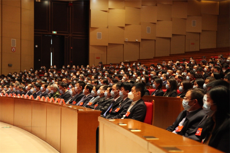 【西安两会】献良策传民意 人大代表陆续报到参会_fororder_5