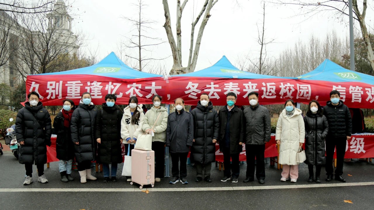 你好新学期！河南高校开学“大片”上演 学生：真正的大学生活回来了