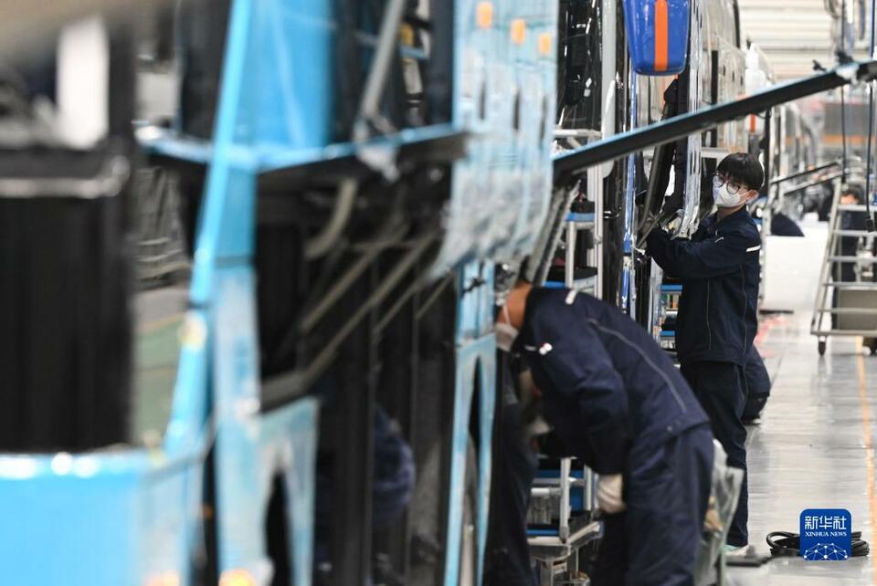 （强信心·开新局）海外市场频获订单 宇通客车火热生产