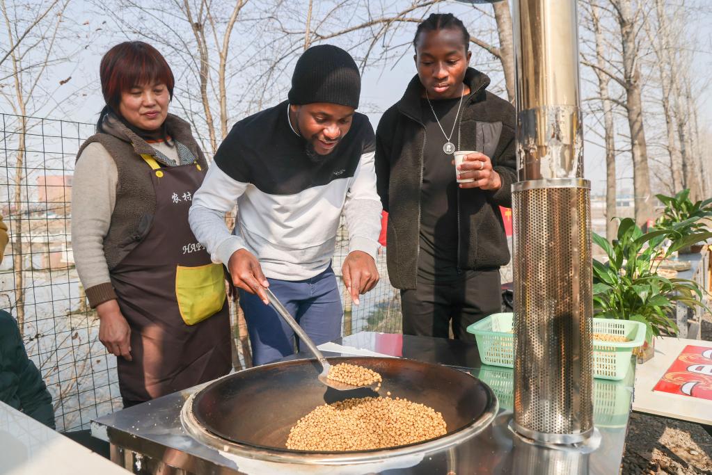 山东临沂：留学生体验民俗