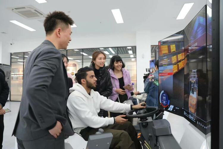 中外大学生体验铁路现代化教育培训基地_fororder_微信图片_20230218140750