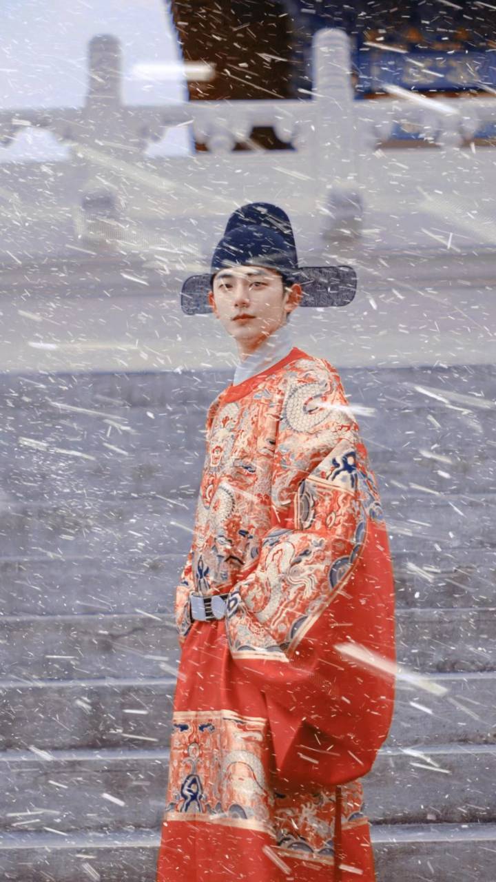 义乌26岁“红衣状元郎”登上纽约时代广场大屏_fororder_1678769278411_640ffc7e129967000179656c