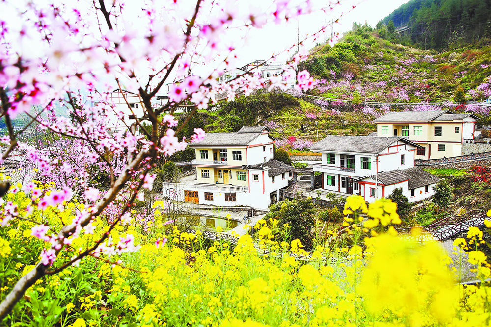 重庆黔江：土家古寨 美丽乡村