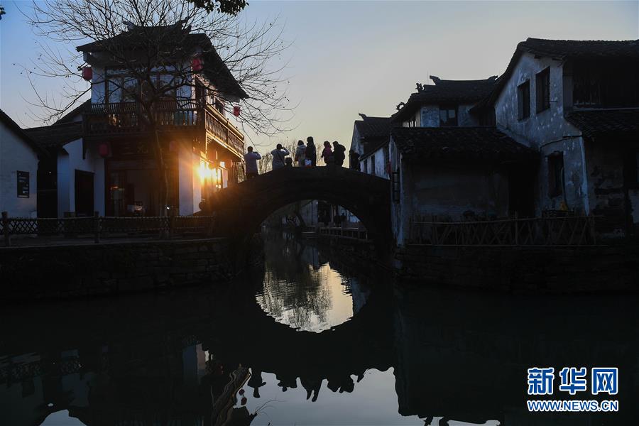 江苏周庄：日暖天晴游水乡